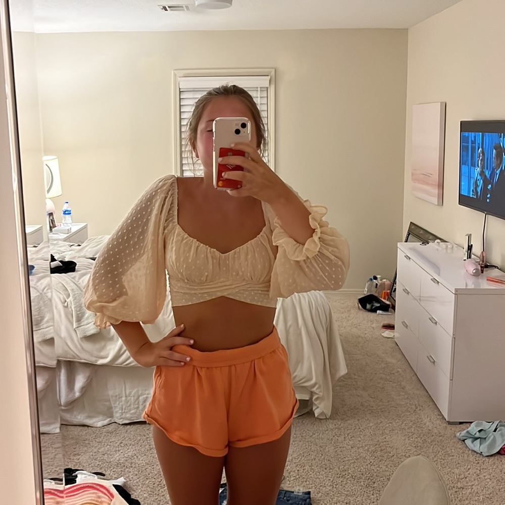 Cute hello molly crop top, size small